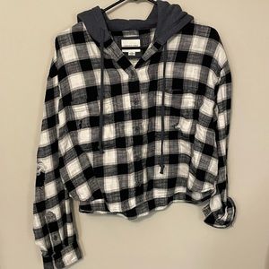 American Eagle cropped flannel shirt with hood. NWT
